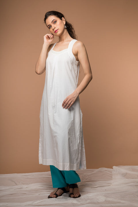 Buy Cotton Razor Back Kurta with Kantha Embroidery & Aqua Blue Pant - Set of 2 | Vinusto