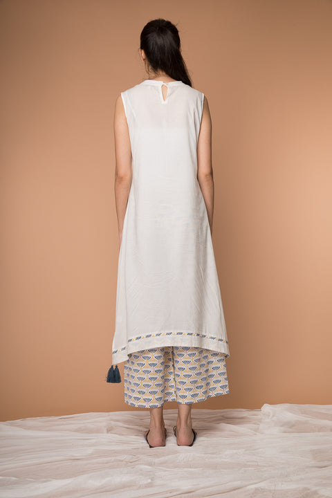 Handcraft White Asymmetric Hem Cotton Kurta & Blue Yellow Poppy Block Print Palazzo | Vinusto