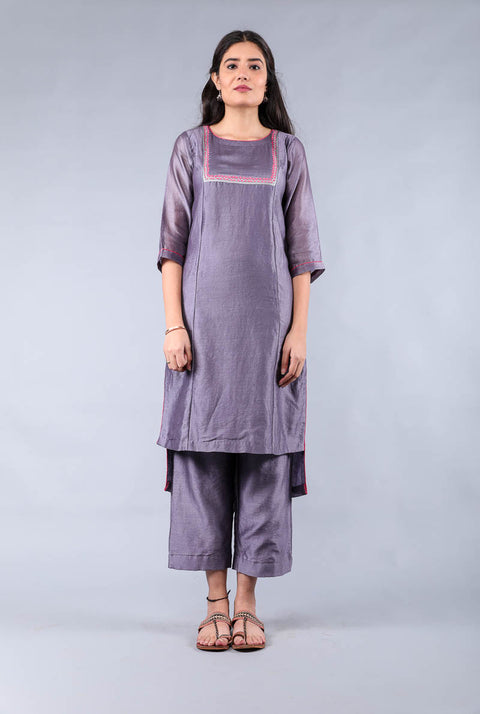 Luxury Hand-Embroidered Chanderi High-Low Kurta & Pants in Grape Purple – Set of 2


