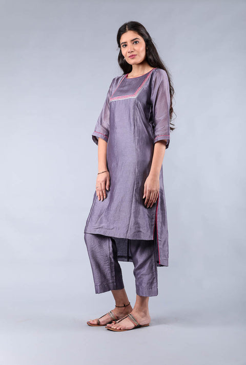 Shop Hand-Embroidered Chanderi High-Low Kurta & Pants in Grape Purple – Set of 2

