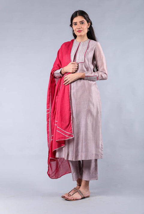 Shop Chanderi Kurta & Pant Set in Mauve Maroon with Gota Work – Set of 3

