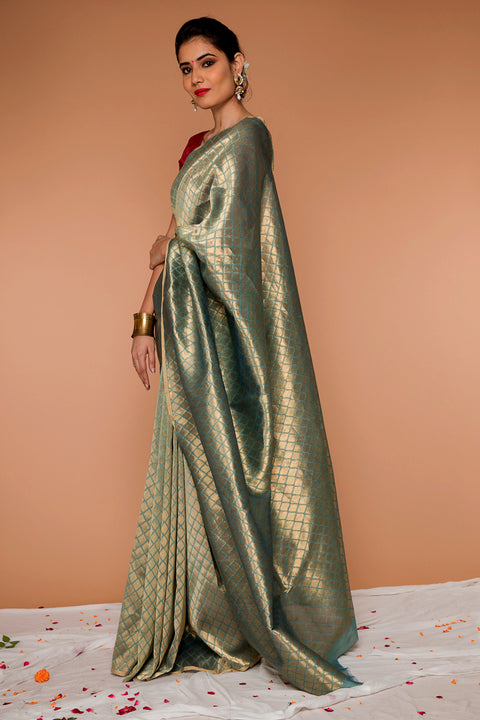 Buy Handwoven Zari Saree in Gold & Pistachio Green - Vinusto

