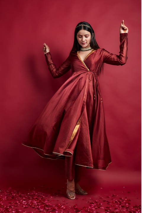 Shop Maroon Anarkali Kurta & Pinstripe Pants in Chanderi Handloom & Gold Zari (Set of 2) - By Vinusto
