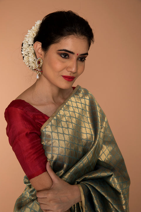 Order Handwoven Zari Saree in Gold & Pistachio Green - Vinusto

