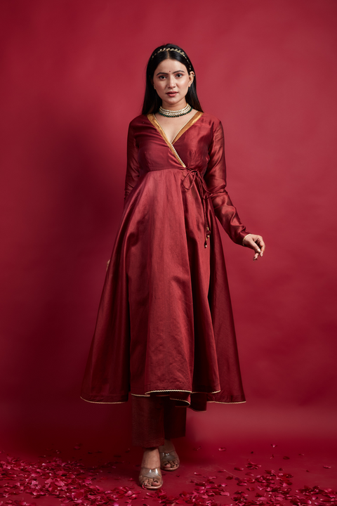 Buy Maroon Anarkali Kurta & Pinstripe Pants in Chanderi Handloom & Gold Zari (Set of 2) - By Vinusto
