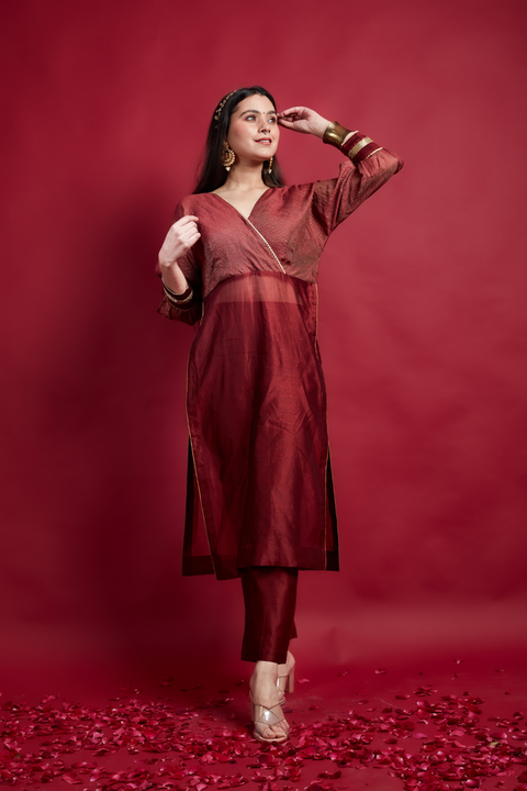 Buy Maroon High Slit Kurta Set with Kimono Sleeves in Chanderi Handloom (Set of 2) - By Vinsuto
