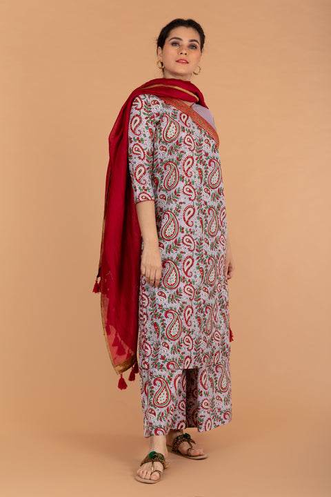 Buy Slant Neck Kurta & Palazzo in Lilac Hand Block Printed Cotton, Chanderi Dupatta in Red (Set Of 3) - By Vinusto 