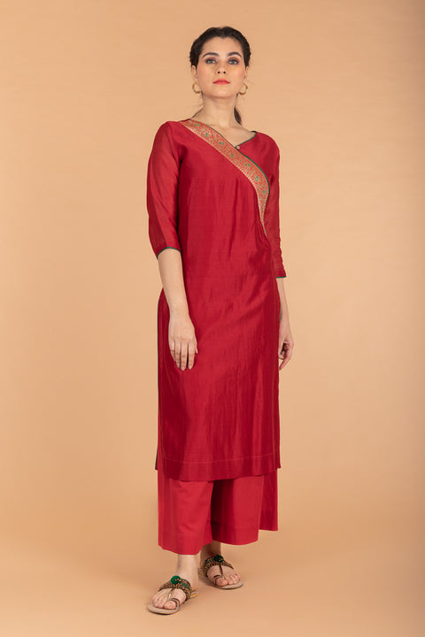 Premium Slant Neck Chanderi Handloom Kurta, Cotton Palazzo in Red With Deep Green Chanderi Dupatta (Set Of 3) - By Vinusto 