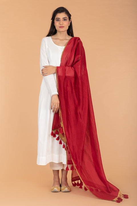Anarkali Kurta And Pants In White Cotton, Chanderi Handloom Dupatta in Red (Set Of 3)