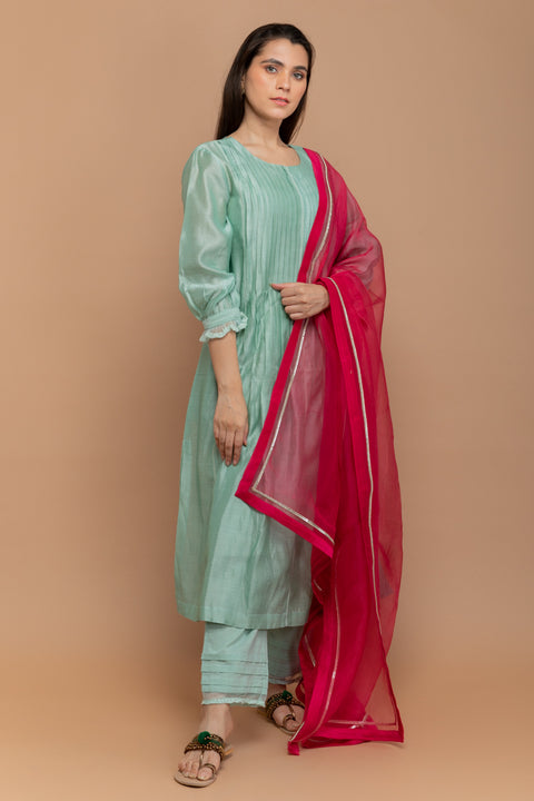 Shop Chanderi Hand Loom Kurta with Pintucks, Cotton Pants in Mint Green with Hot Pink Chanderi Silk Dupatta (set of 4) - By Vinusto
