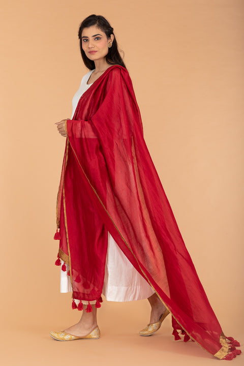 Buy Anarkali Kurta And Pants In White Cotton, Chanderi Handloom Dupatta in Red (Set Of 3) - By Vinusto