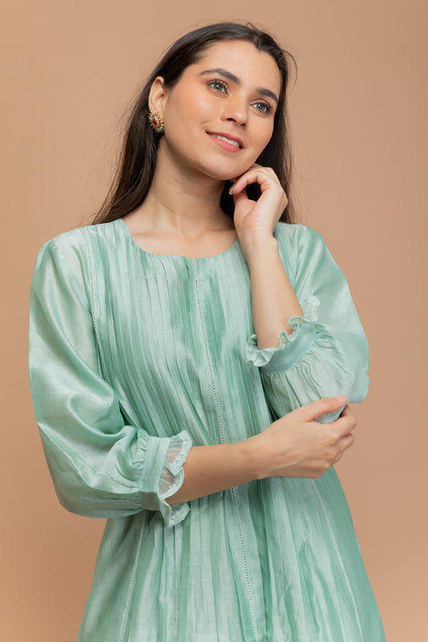 Handcrafted Chanderi Hand Loom Kurta with Pintucks, Cotton Pants in Mint Green with Hot Pink Chanderi Silk Dupatta (set of 4) - By Vinusto
