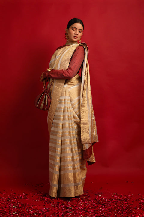 Premium Handcrafted Gold Stripe Ivory Zari Saree – Handloom Elegance

