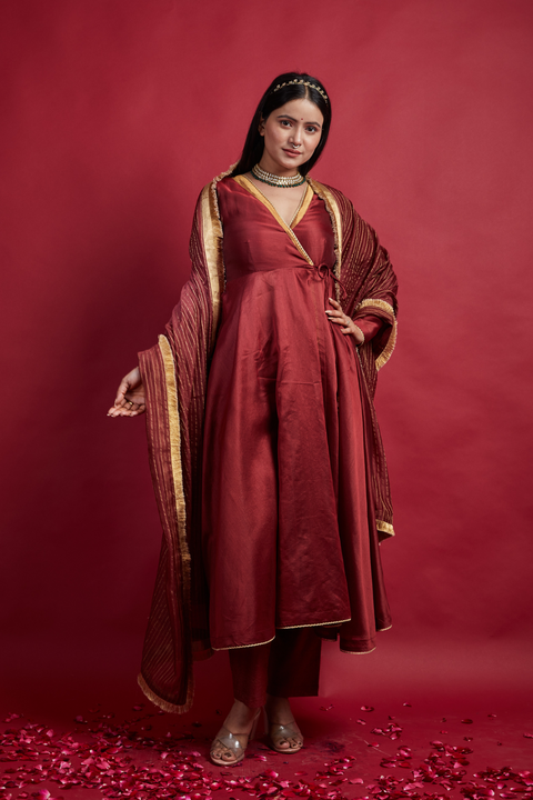 Buy Maroon Anarkali Kurta, Pinstripe Pants and Dupatta with Fringe Zari Lace in Chanderi Handloom (Set of 3) - By Vinusto