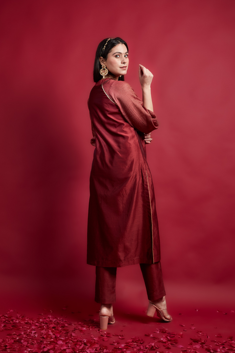 Premium Maroon Raglan Sleeves Kurta Set with Embroidered Lace Details in Chanderi Handloom (Set of 2) - By Vinusto
