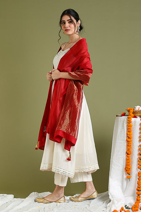 Shop Off-White Anarkali Kurta in Chanderi Handloom with Red & Gold Stripe Dupatta - Set of 3 | Vinusto

