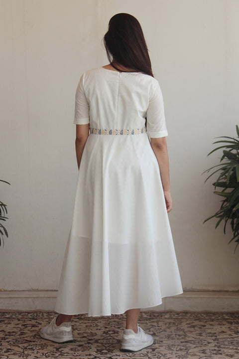 Order Asymmetric Hem Full-Flared Cotton Dress in White with Printed Belt | Vinusto