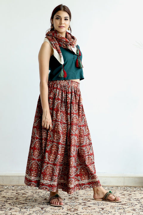 Buy Gathered Skirt & Stole in Hand Block Print with Cotton Top in Red & Green (Set of 3) | Vinusto