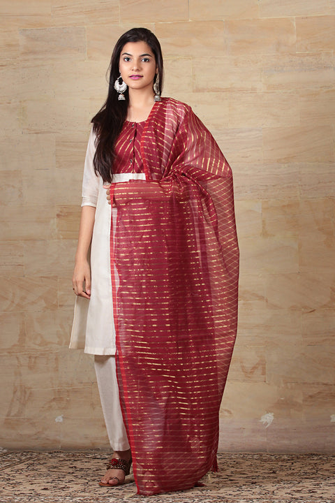 Shop Off-White Chanderi Kurta & Pants with Hand-Woven Chanderi Dupatta in Maroon & Gold - Set of 3 | Vinusto