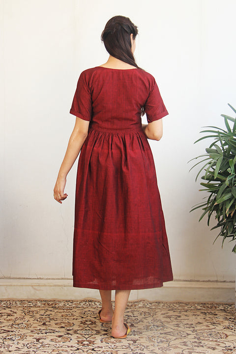 Luxury Side-Buttoned Gather Dress in Maroon | Vinusto