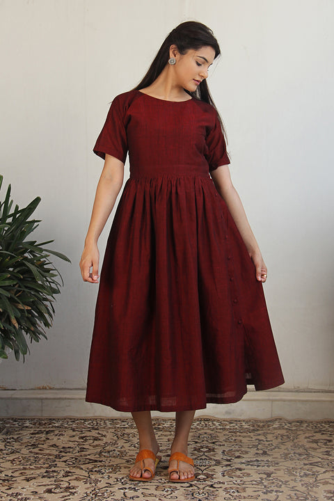 Order Side-Buttoned Gather Dress in Maroon | Vinusto