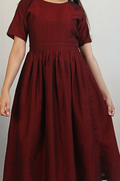 Premium Side-Buttoned Gather Dress in Maroon | Vinusto